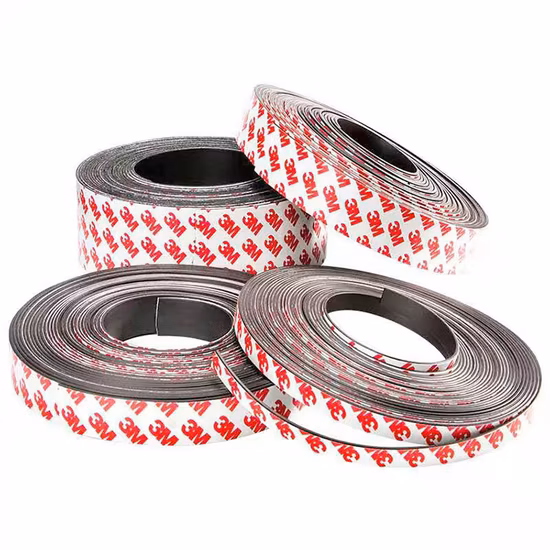 Bande magnétique flexible d'extrusion de caoutchouc avec aimant adhésif auto-adhésif de 3 m